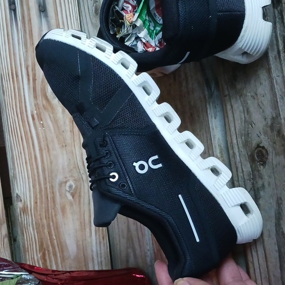 On cloud running shoes - Picture 10 of 13